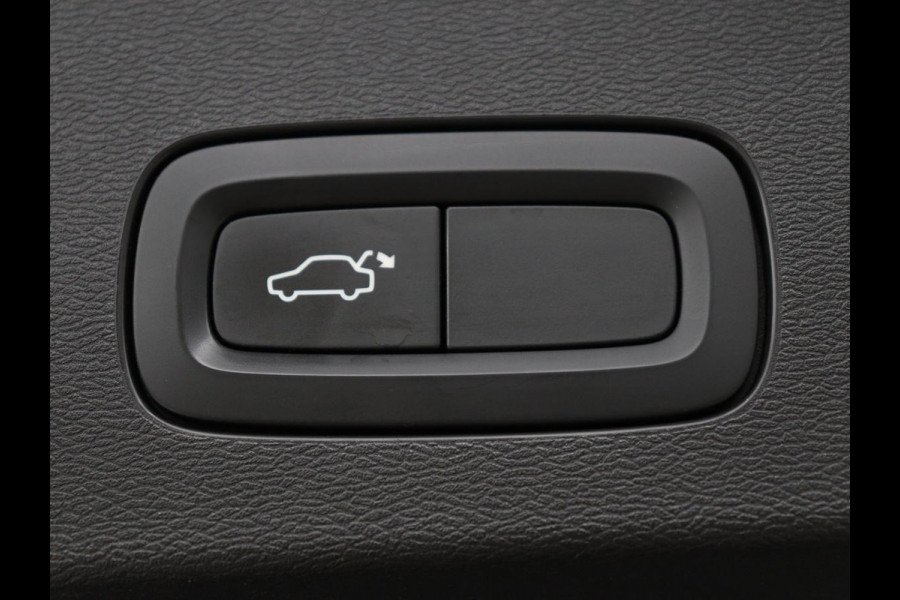 Volvo V60 2.0 T4 R-Design Panoramadak | Full LED | Trekhaak | Carplay | Pilot assist | Navigate | Stoel & Stuurverwarming | Achteruitrij camera | Cruise control | Climate control