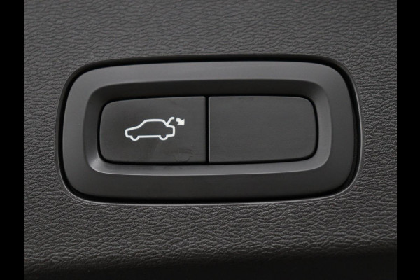 Volvo V60 2.0 T4 R-Design Panoramadak | Full LED | Trekhaak | Carplay | Pilot assist | Navigate | Stoel & Stuurverwarming | Achteruitrij camera | Cruise control | Climate control