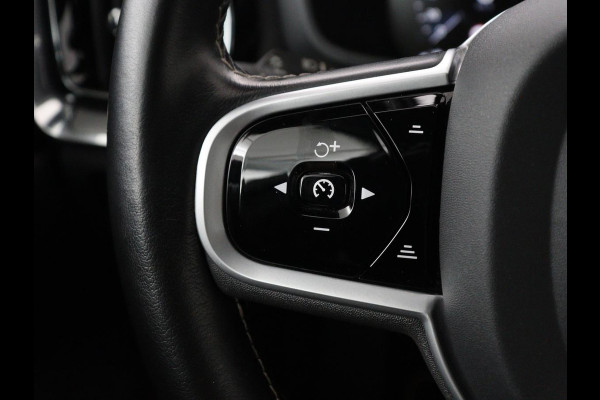Volvo V60 2.0 T4 R-Design Panoramadak | Full LED | Trekhaak | Carplay | Pilot assist | Navigate | Stoel & Stuurverwarming | Achteruitrij camera | Cruise control | Climate control