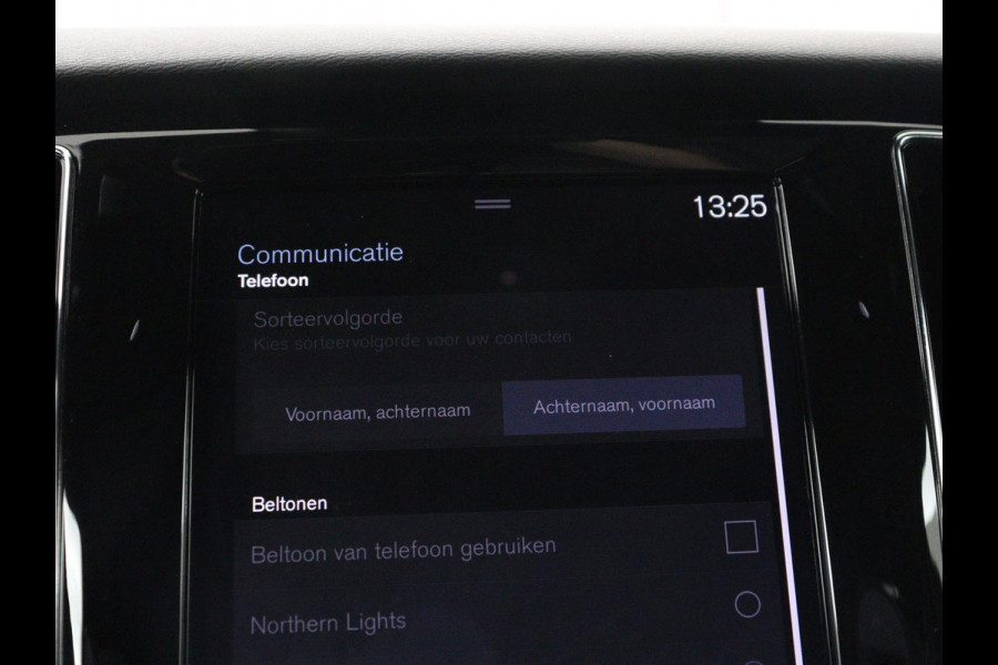 Volvo V60 2.0 T4 R-Design Panoramadak | Full LED | Trekhaak | Carplay | Pilot assist | Navigate | Stoel & Stuurverwarming | Achteruitrij camera | Cruise control | Climate control