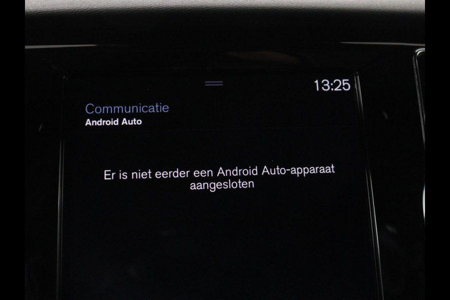 Volvo V60 2.0 T4 R-Design Panoramadak | Full LED | Trekhaak | Carplay | Pilot assist | Navigate | Stoel & Stuurverwarming | Achteruitrij camera | Cruise control | Climate control