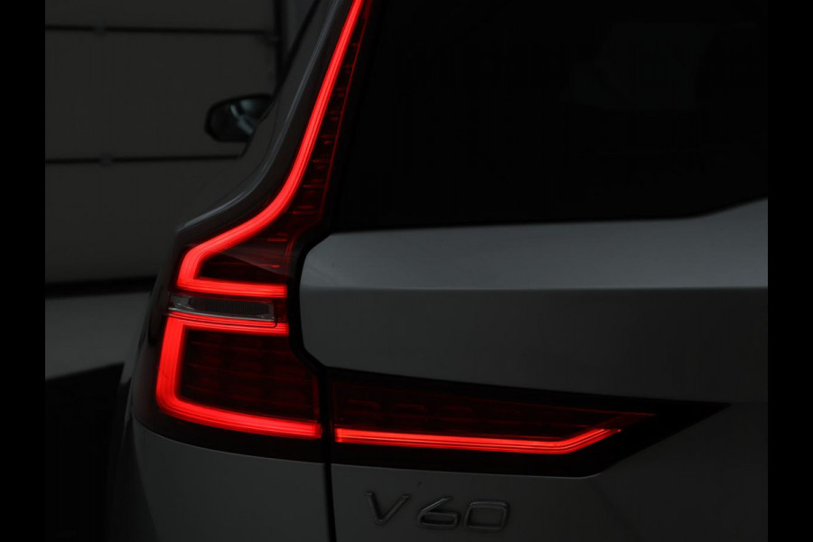 Volvo V60 2.0 T4 R-Design Panoramadak | Full LED | Trekhaak | Carplay | Pilot assist | Navigate | Stoel & Stuurverwarming | Achteruitrij camera | Cruise control | Climate control