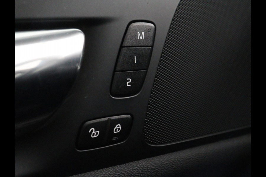 Volvo V60 2.0 T4 R-Design Panoramadak | Full LED | Trekhaak | Carplay | Pilot assist | Navigate | Stoel & Stuurverwarming | Achteruitrij camera | Cruise control | Climate control