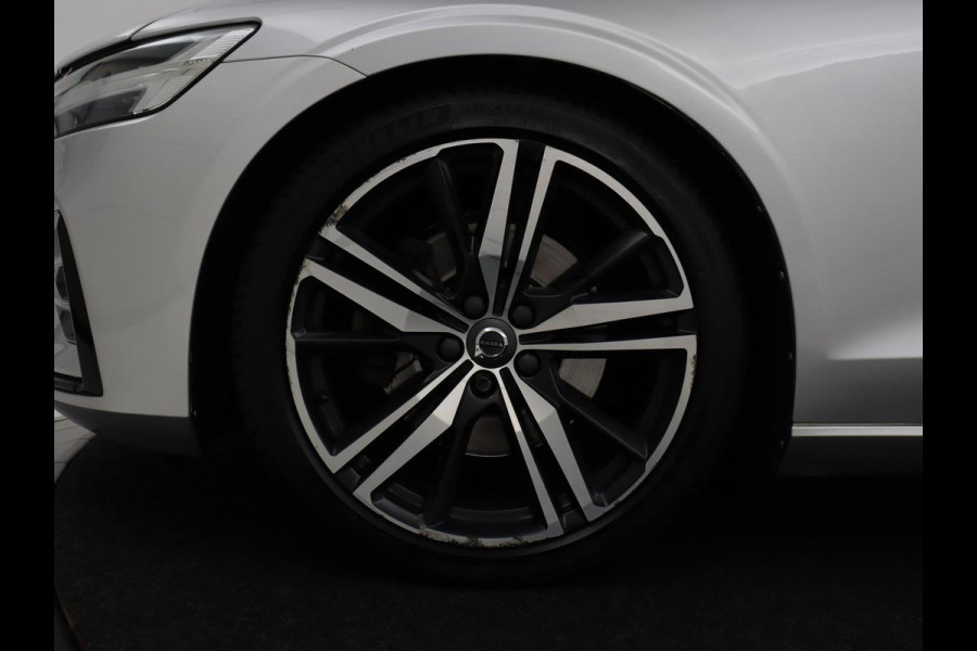 Volvo V60 2.0 T4 R-Design Panoramadak | Full LED | Trekhaak | Carplay | Pilot assist | Navigate | Stoel & Stuurverwarming | Achteruitrij camera | Cruise control | Climate control