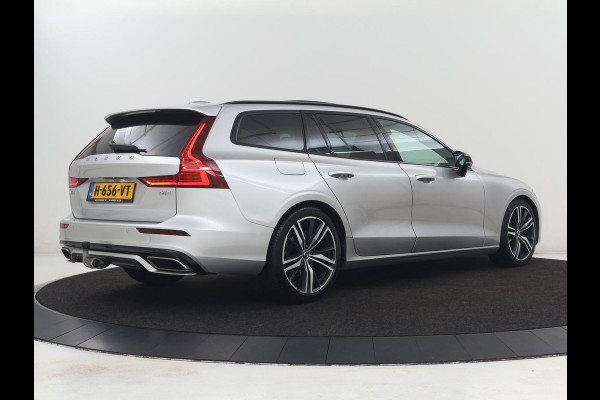 Volvo V60 2.0 T4 R-Design Panoramadak | Full LED | Trekhaak | Carplay | Pilot assist | Navigate | Stoel & Stuurverwarming | Achteruitrij camera | Cruise control | Climate control