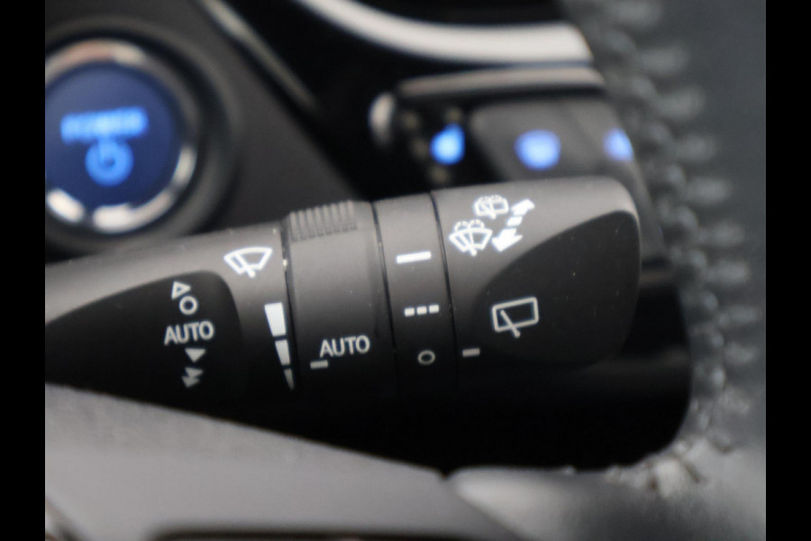 Toyota C-HR 2.0 High Power Hybrid Dynamic Bi-Tone | Navigatie | Parkeersensoren | Dodehoek detectie | Stoelverwarming |