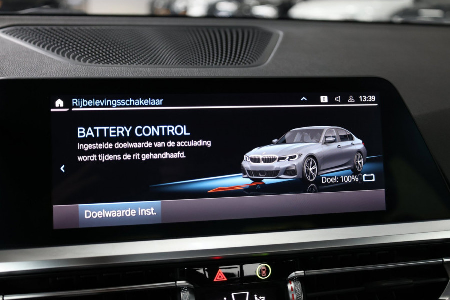 BMW 3-serie 330e M Sport LED/VIRTUAL/SFEER/SCHUIFDAK/LEER+S.VERWARMING/18" LMV/CAM/ACC/ECC/12 MND GARANTIE!