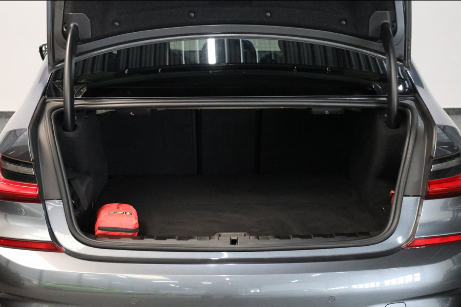 BMW 3-serie 330e M Sport LED/VIRTUAL/SFEER/SCHUIFDAK/LEER+S.VERWARMING/18" LMV/CAM/ACC/ECC/12 MND GARANTIE!