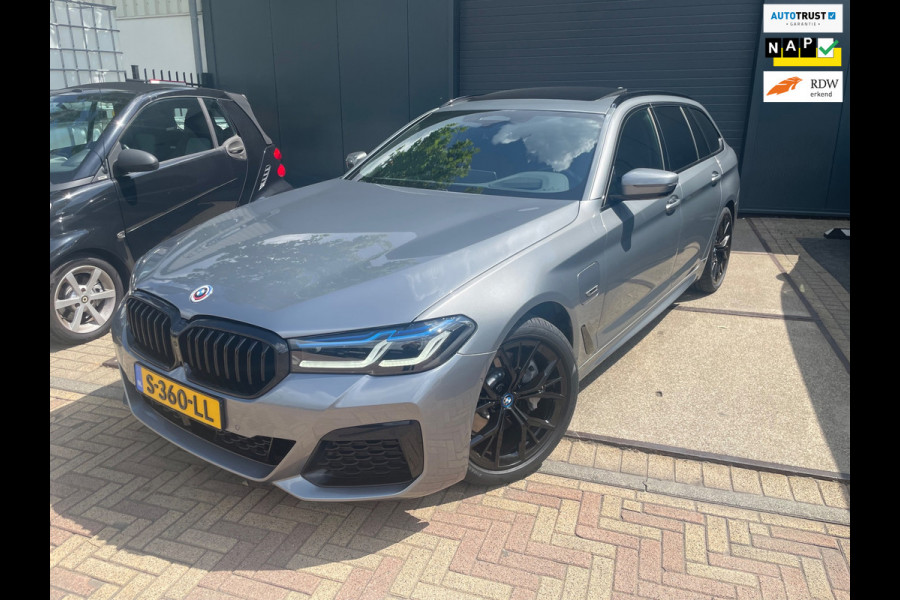 BMW 5 Serie Touring 530e High Executive Laser Led Panorama M-pakket 19inch breedset memory orig NL Geleverd NAP compleet!