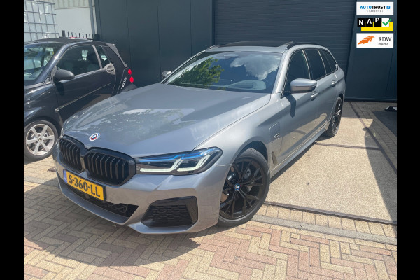 BMW 5 Serie Touring 530e High Executive Laser Led Panorama M-pakket 19inch breedset memory orig NL Geleverd NAP compleet!