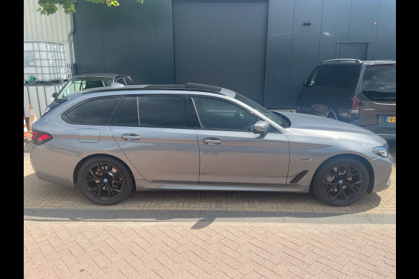 BMW 5 Serie Touring 530e High Executive Laser Led Panorama M-pakket 19inch breedset memory orig NL Geleverd NAP compleet!