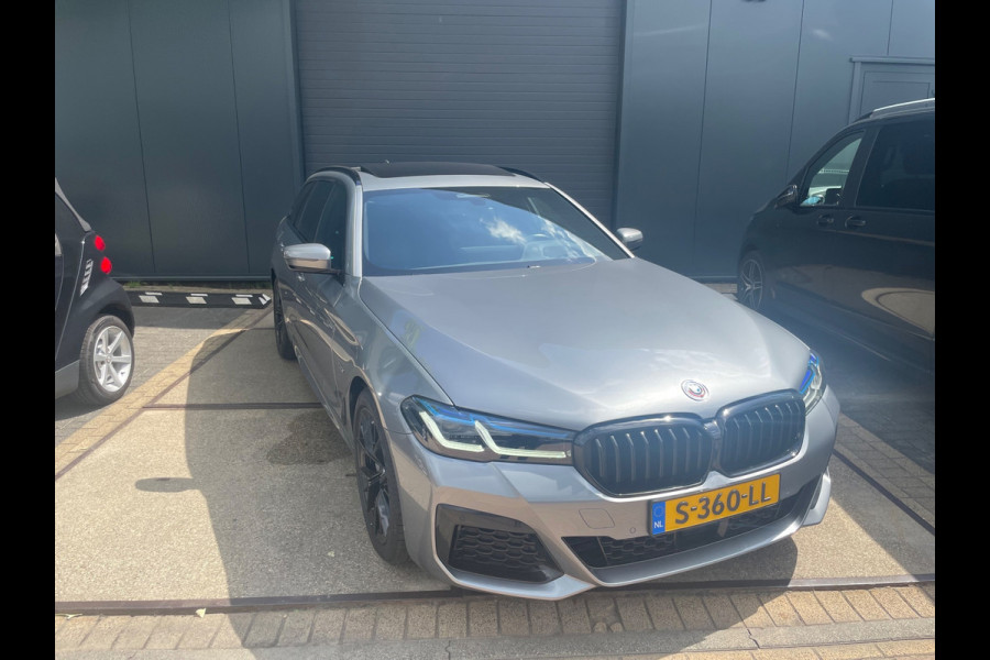 BMW 5 Serie Touring 530e High Executive Laser Led Panorama M-pakket 19inch breedset memory orig NL Geleverd NAP compleet!