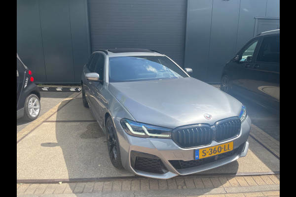 BMW 5 Serie Touring 530e High Executive Laser Led Panorama M-pakket 19inch breedset memory orig NL Geleverd NAP compleet!