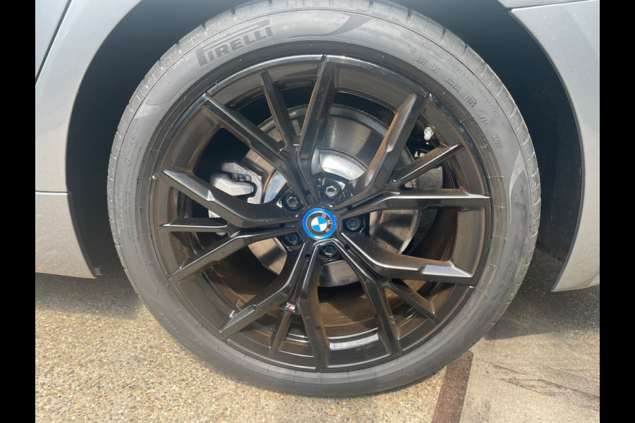 BMW 5 Serie Touring 530e High Executive Laser Led Panorama M-pakket 19inch breedset memory orig NL Geleverd NAP compleet!