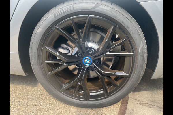 BMW 5 Serie Touring 530e High Executive Laser Led Panorama M-pakket 19inch breedset memory orig NL Geleverd NAP compleet!