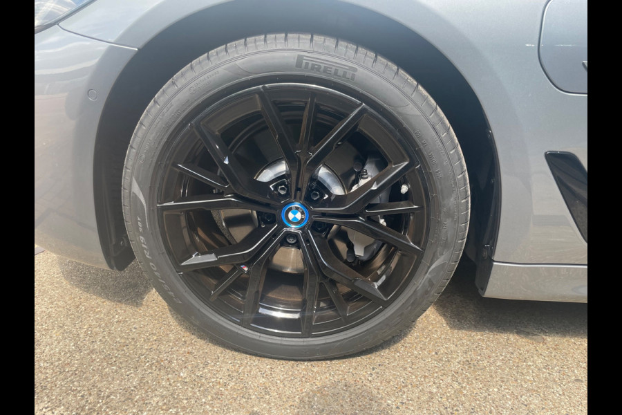 BMW 5 Serie Touring 530e High Executive Laser Led Panorama M-pakket 19inch breedset memory orig NL Geleverd NAP compleet!