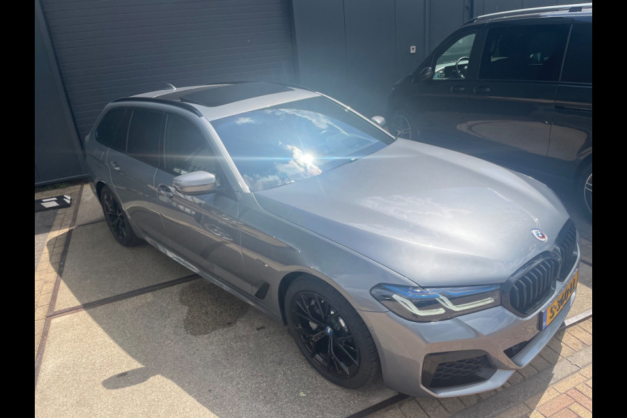BMW 5 Serie Touring 530e High Executive Laser Led Panorama M-pakket 19inch breedset memory orig NL Geleverd NAP compleet!