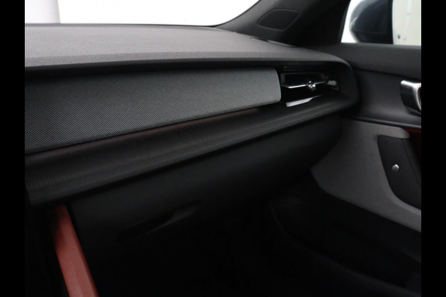 Polestar 2 Long Range Dual Motor Launch Edition 78kWh SOH 91,9% | Panoramadak | 360 Camera | Carplay | Navigatie | Adaptive Cruise | Harman Kardon | Stoel & Stuurwiel verwarming