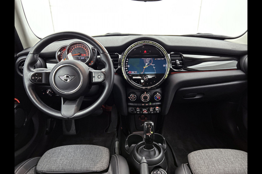 MINI 5-deurs 1.5 Cooper Classic (NL-auto, 1e Eig, Dealer OnderH, Navi Prof, Sportstoel, Parkeersensoren, Climate Con, Etc)