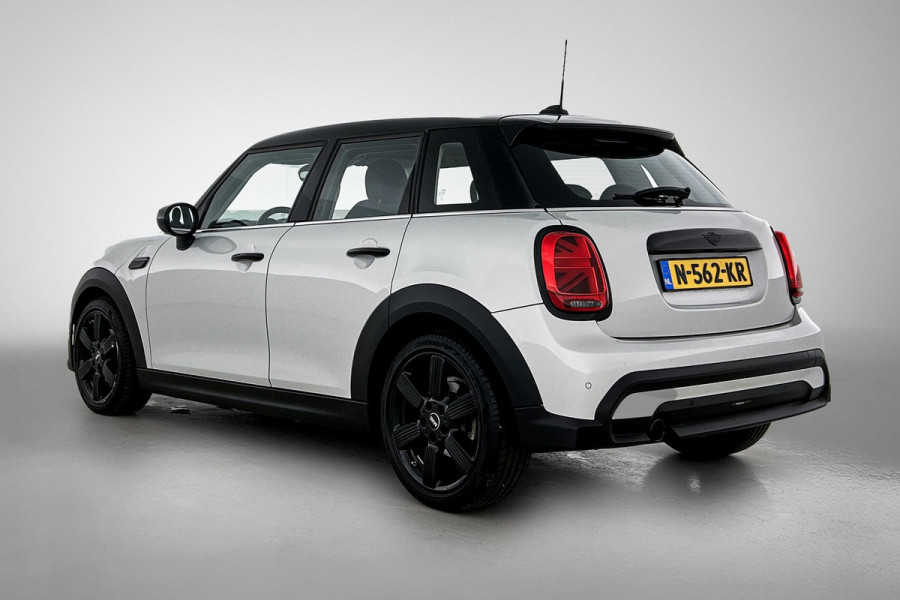 MINI 5-deurs 1.5 Cooper Classic (NL-auto, 1e Eig, Dealer OnderH, Navi Prof, Sportstoel, Parkeersensoren, Climate Con, Etc)