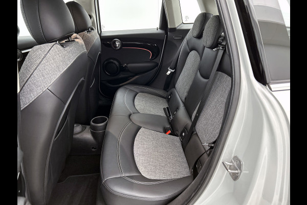 MINI 5-deurs 1.5 Cooper Classic (NL-auto, 1e Eig, Dealer OnderH, Navi Prof, Sportstoel, Parkeersensoren, Climate Con, Etc)
