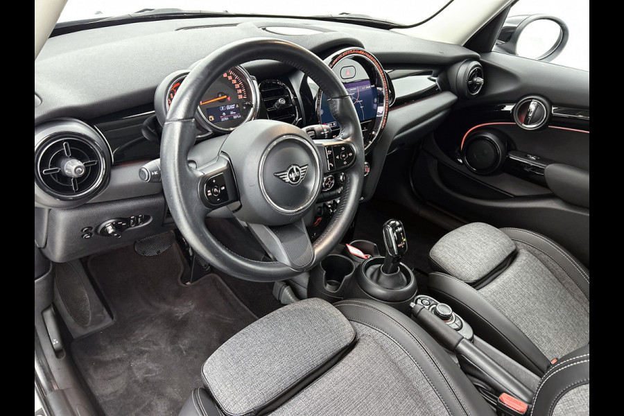 MINI 5-deurs 1.5 Cooper Classic (NL-auto, 1e Eig, Dealer OnderH, Navi Prof, Sportstoel, Parkeersensoren, Climate Con, Etc)