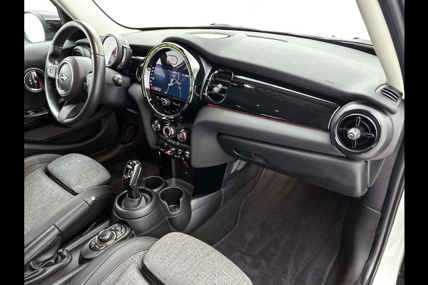 MINI 5-deurs 1.5 Cooper Classic (NL-auto, 1e Eig, Dealer OnderH, Navi Prof, Sportstoel, Parkeersensoren, Climate Con, Etc)