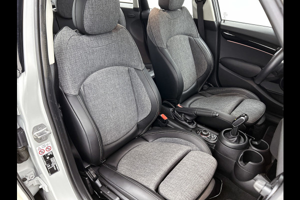 MINI 5-deurs 1.5 Cooper Classic (NL-auto, 1e Eig, Dealer OnderH, Navi Prof, Sportstoel, Parkeersensoren, Climate Con, Etc)