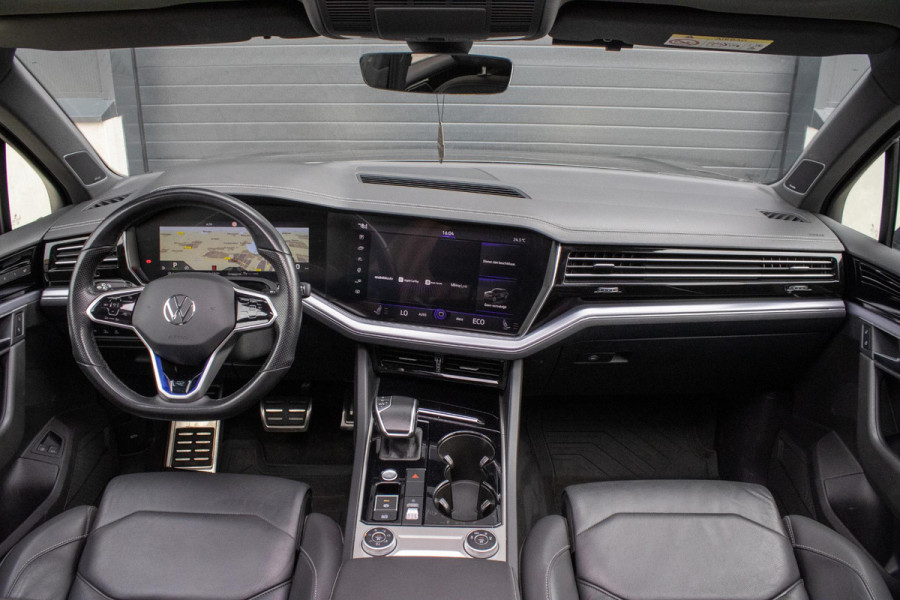 Volkswagen Touareg 3.0 TSi 4MOTION R Trekhaak Luchtvering Camera Nightvision