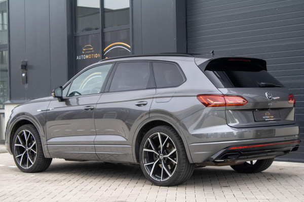 Volkswagen Touareg 3.0 TSi 4MOTION R Trekhaak Luchtvering Camera Nightvision