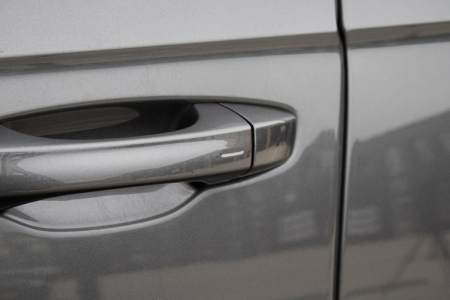 Volkswagen Touareg 3.0 TSi 4MOTION R Trekhaak Luchtvering Camera Nightvision