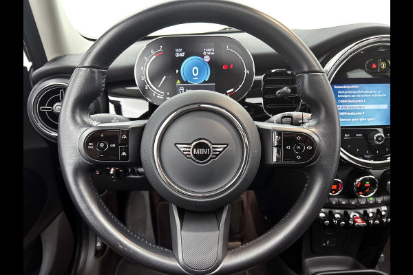 MINI 5-deurs 1.5 Cooper Classic (NL-auto, 1e Eig, Dealer OnderH, Panorama, Carplay, Navi Prof, Sportstoel, ParkeerS, Climate, Etc)