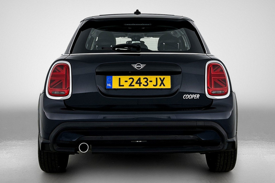 MINI 5-deurs 1.5 Cooper Classic (NL-auto, 1e Eig, Dealer OnderH, Panorama, Carplay, Navi Prof, Sportstoel, ParkeerS, Climate, Etc)