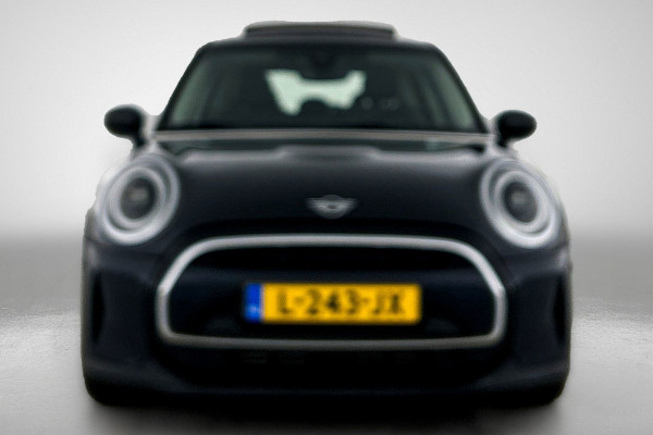 MINI 5-deurs 1.5 Cooper Classic (NL-auto, 1e Eig, Dealer OnderH, Panorama, Carplay, Navi Prof, Sportstoel, ParkeerS, Climate, Etc)