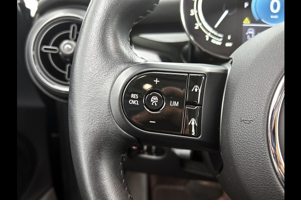 MINI 5-deurs 1.5 Cooper Classic (NL-auto, 1e Eig, Dealer OnderH, Panorama, Carplay, Navi Prof, Sportstoel, ParkeerS, Climate, Etc)