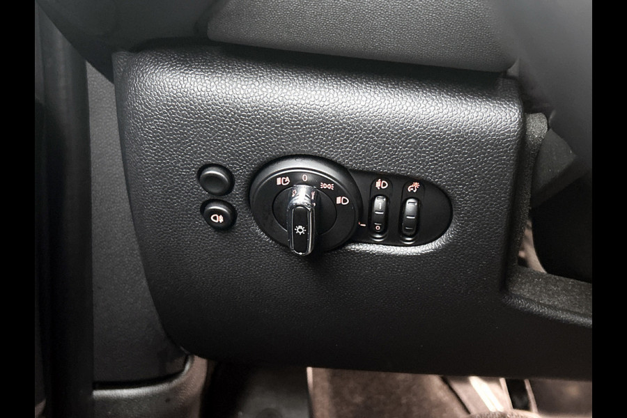 MINI 5-deurs 1.5 Cooper Classic (NL-auto, 1e Eig, Dealer OnderH, Panorama, Carplay, Navi Prof, Sportstoel, ParkeerS, Climate, Etc)