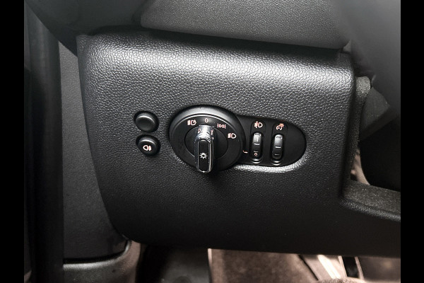 MINI 5-deurs 1.5 Cooper Classic (NL-auto, 1e Eig, Dealer OnderH, Panorama, Carplay, Navi Prof, Sportstoel, ParkeerS, Climate, Etc)