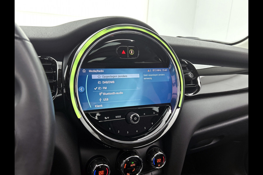 MINI 5-deurs 1.5 Cooper Classic (NL-auto, 1e Eig, Dealer OnderH, Panorama, Carplay, Navi Prof, Sportstoel, ParkeerS, Climate, Etc)