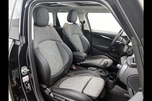 MINI 5-deurs 1.5 Cooper Classic (NL-auto, 1e Eig, Dealer OnderH, Panorama, Carplay, Navi Prof, Sportstoel, ParkeerS, Climate, Etc)