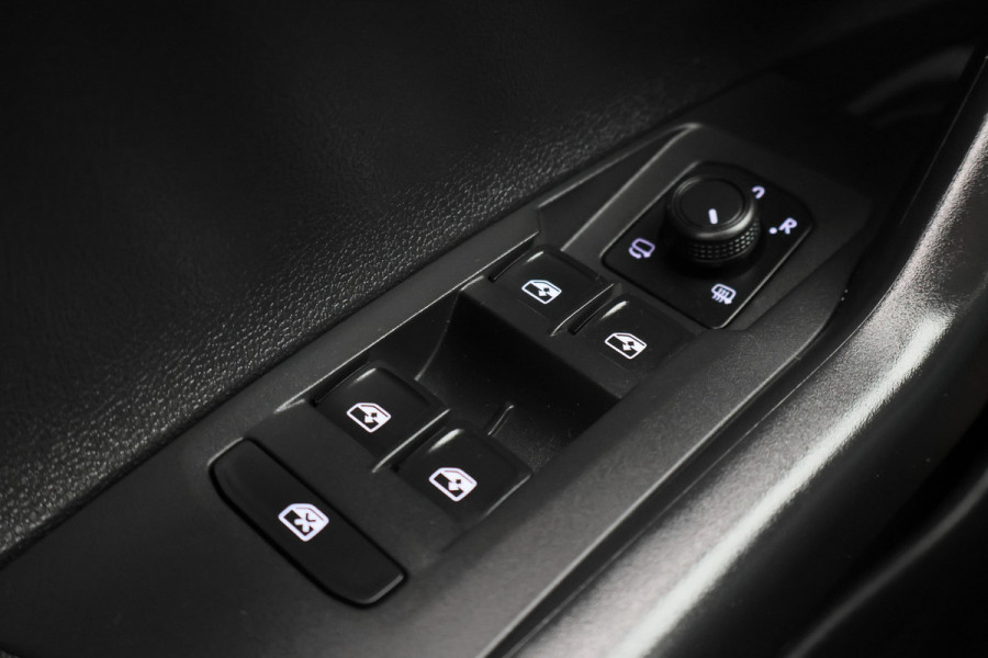 Volkswagen Polo 1.0 TSI Life Virtual Cockpit, ACC, Apple Carplay, Rijstrooksensor, LED, DAB, PDC, 15''