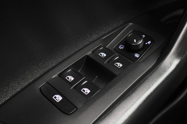 Volkswagen Polo 1.0 TSI Life Virtual Cockpit, ACC, Apple Carplay, Rijstrooksensor, LED, DAB, PDC, 15''