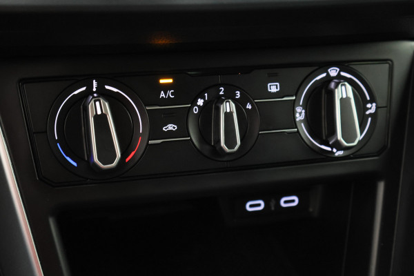 Volkswagen Polo 1.0 TSI Life Virtual Cockpit, ACC, Apple Carplay, Rijstrooksensor, LED, DAB, PDC, 15''