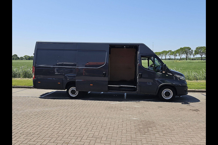 Iveco Daily 35S18HV 3.0 410 L4H2 3.0Ltr Automaat 180Pk 3.5T-Trekhaak Navi Euro6 LED 3-Zits
