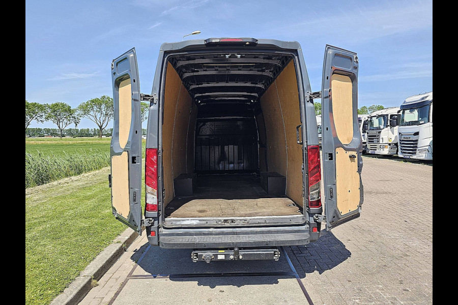 Iveco Daily 35S18HV 3.0 410 L4H2 3.0Ltr Automaat 180Pk 3.5T-Trekhaak Navi Euro6 LED 3-Zits