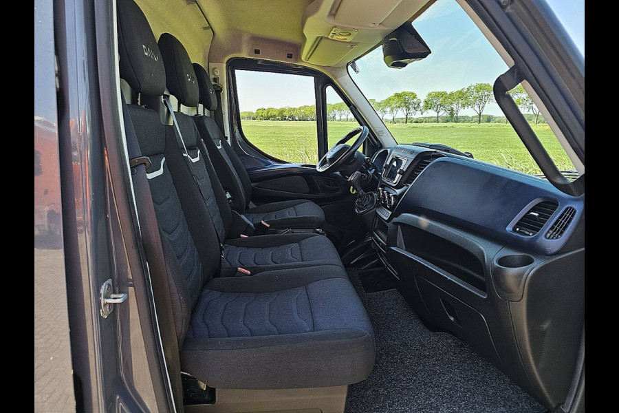 Iveco Daily 35S18HV 3.0 410 L4H2 3.0Ltr Automaat 180Pk 3.5T-Trekhaak Navi Euro6 LED 3-Zits