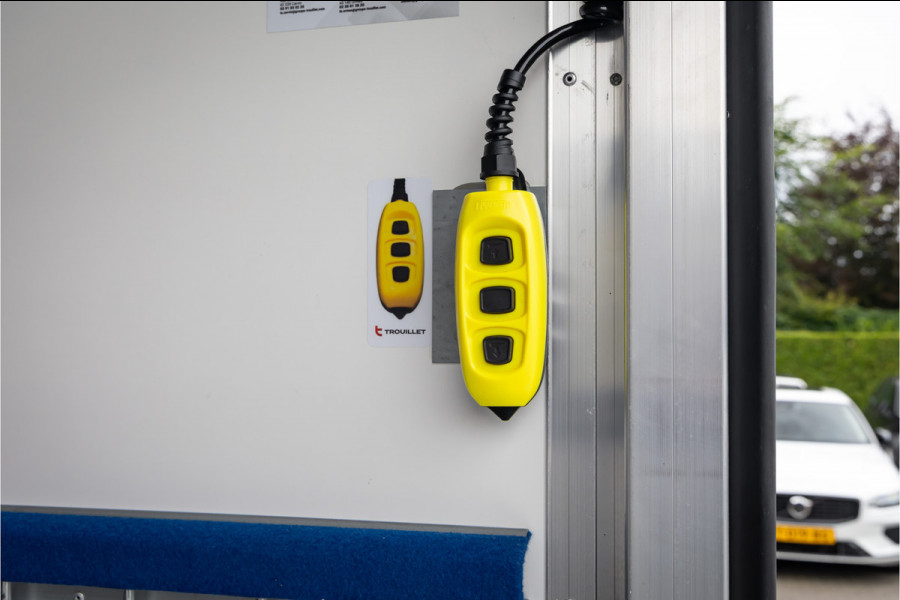 Ford E-Transit Bakwagen met laadklep Rolstops