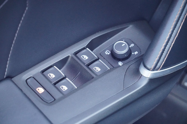 CUPRA Formentor 1.4 e-Hybrid Performance / Maxton design / Elek. Trekhaak / Pano / SOH 89,5 % / / Camera / Carplay