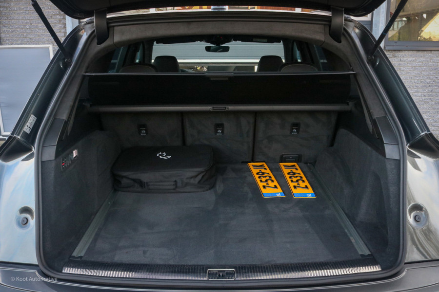 Audi Q7 60 TFSI e Quattro Competition | RS-Stoelen| B&O 3D | HUD | Matrix Laser | Massage | Trekhaak | Alcantara hemel | Softclose