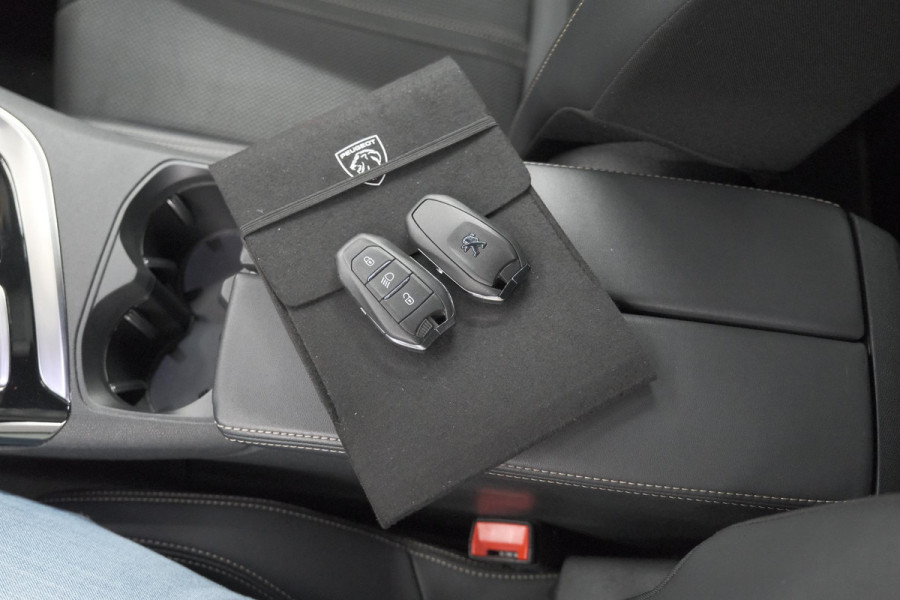 Peugeot 5008 PureTech 130 EAT8 GT | 7 Zitplaatsen | Schuif-/Kanteldak | Camera | Adaptieve Cruise Control
