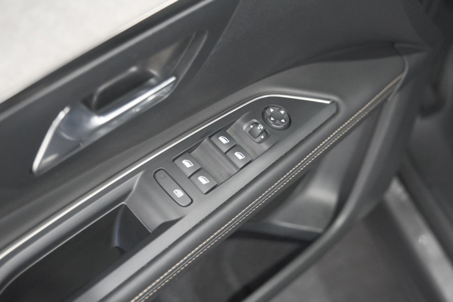 Peugeot 5008 PureTech 130 EAT8 GT | 7 Zitplaatsen | Schuif-/Kanteldak | Camera | Adaptieve Cruise Control